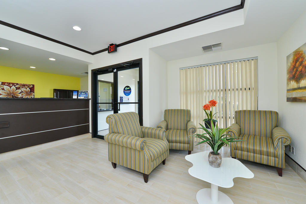 Super 8 By Wyndham Petersburg Exterior foto